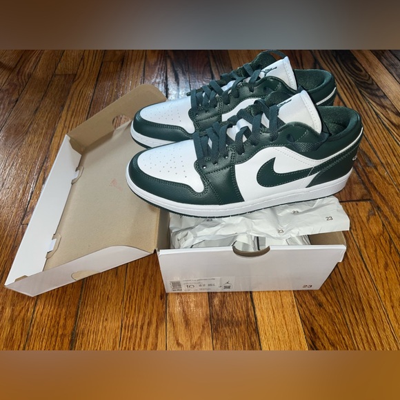 Air Jordan 1 Low - Picture 2 of 6